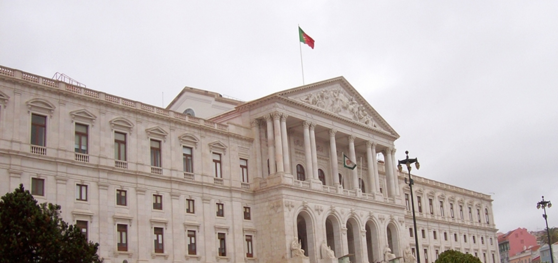 Dar resposta a problemas imediatos e a expectativas dos trabalhadores e do povo português