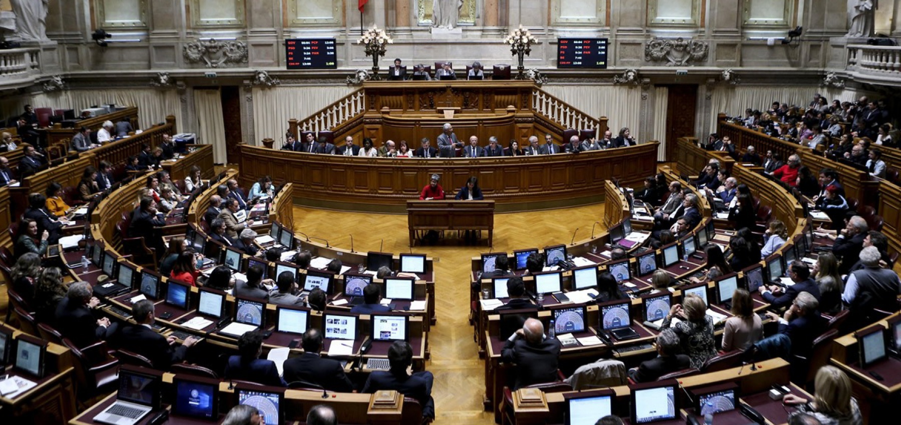 Contrariar aspectos negativos e levar mais longe a resposta aos problemas do país