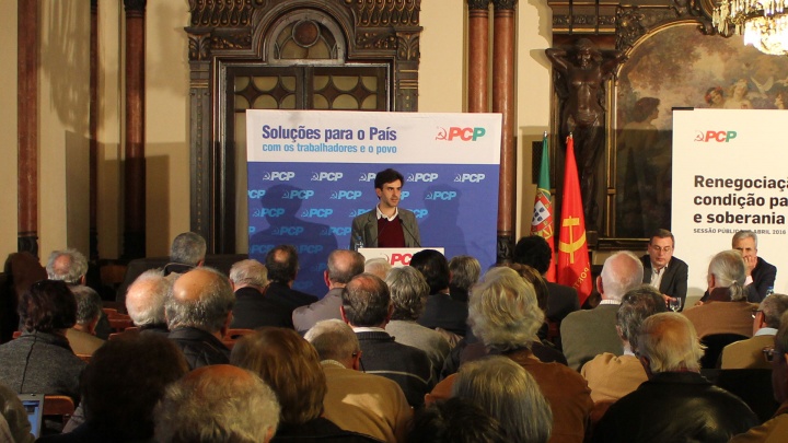 Os problemas associados à dívida pública e as preocupações de um processo de reestruturação