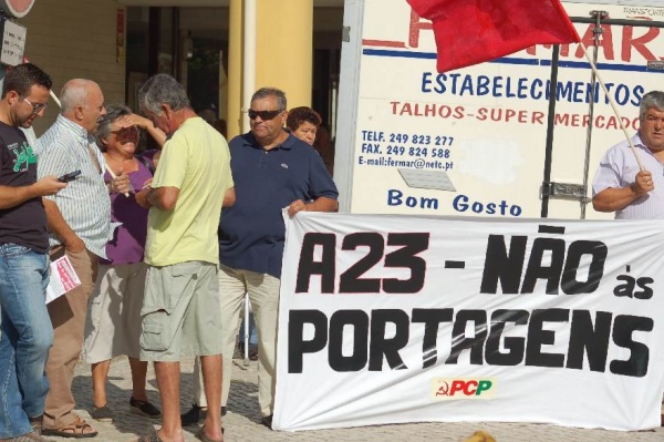 Durante o dia de hoje o PCP promove uma acção de contacto com as populações dos concelhos de Torres Novas, Entroncamento e Abran