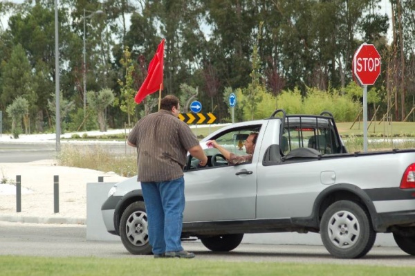 Durante o dia de hoje o PCP promove uma acção de contacto com as populações dos concelhos de Torres Novas, Entroncamento e Abran