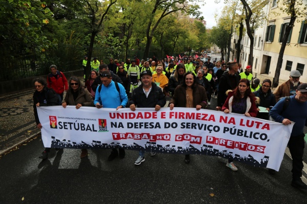 Concentração de trabalhadores na Assembleia da República, CGTP-IN