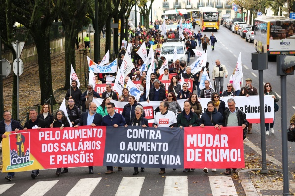 Concentração de trabalhadores na Assembleia da República, CGTP-IN