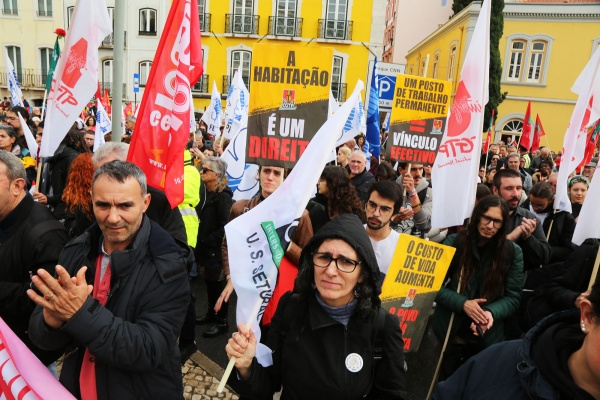 Concentração de trabalhadores na Assembleia da República, CGTP-IN