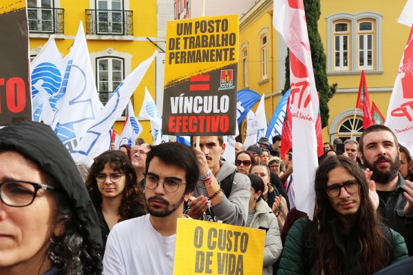 Concentração de trabalhadores na Assembleia da República, CGTP-IN