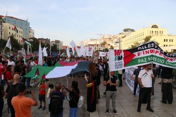 "For Peace in the Middle East! For the rights of the Palestinian people"