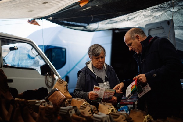 Contacto com a população na Feira da Malveira