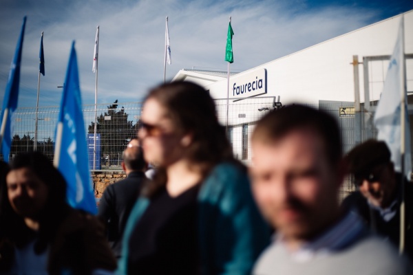 Contacto com trabalhadores da Faurecia