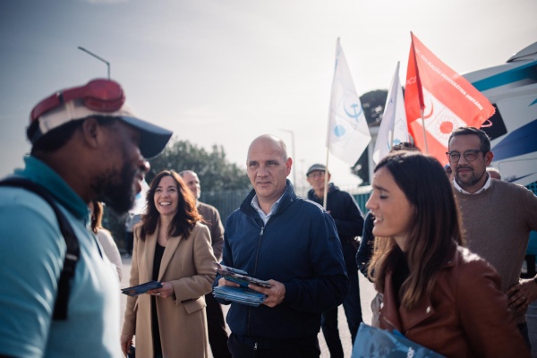 Contacto com os trabalhadores da OGMA