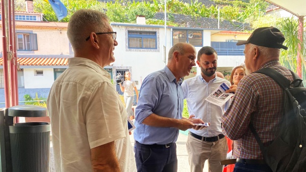 Contacto com trabalhadores e população no Funchal