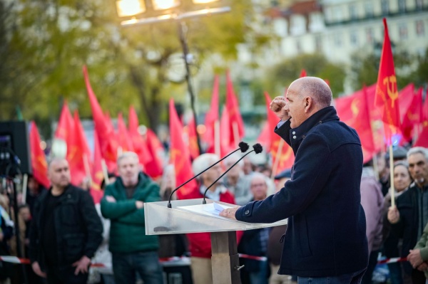 March «Increase wages and pensions, for a better life»