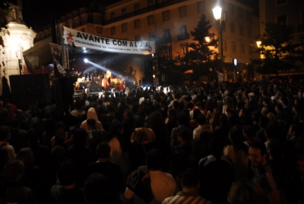 No âmbito do 9º Congresso da JCP realizou-se, em Lisboa, um desfile que culminou num concerto, no Largo Camões, onde participar