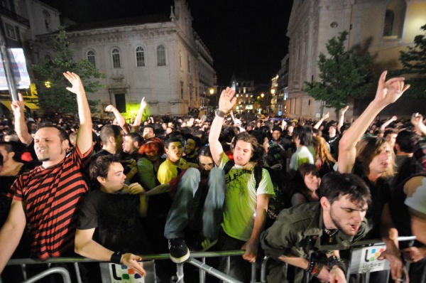 No âmbito do 9º Congresso da JCP realizou-se, em Lisboa, um desfile que culminou num concerto, no Largo Camões, onde participar