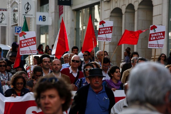Desfile do PCP «Pela demissão do Governo. Por uma política e um governo patrióticos e de esquerda»