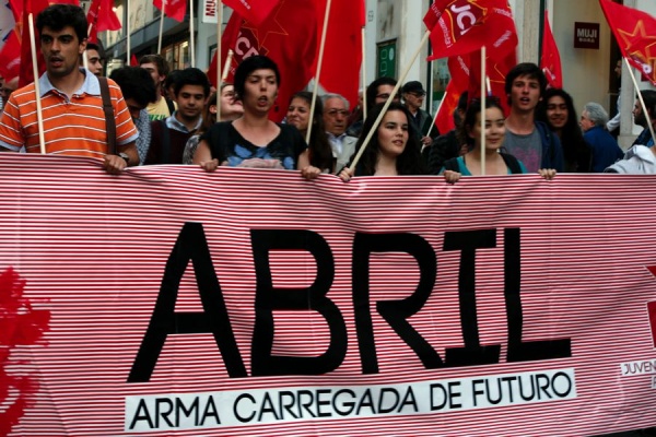 Desfile do PCP «Pela demissão do Governo. Por uma política e um governo patrióticos e de esquerda»