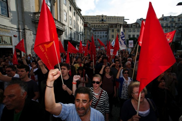 Desfile do PCP «Pela demissão do Governo. Por uma política e um governo patrióticos e de esquerda»