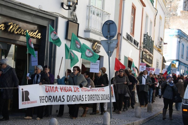 Desfile de reformados em Beja contra o corte nas reformas e pensões