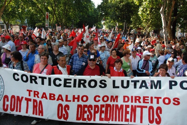 Mais de 300 mil contra a política de direita