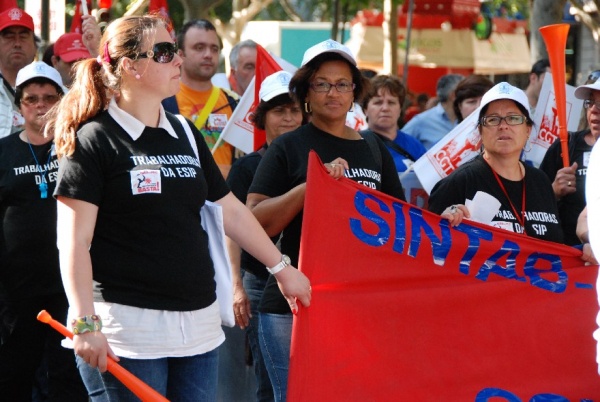 Mais de 300 mil contra a política de direita