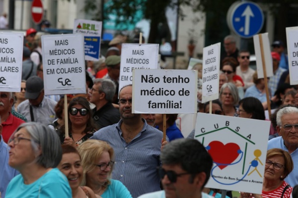 March for the right to health care «More NHS, better health care», Lisboa