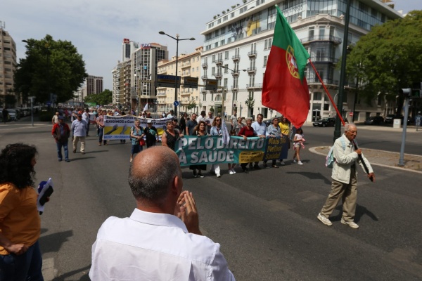March for the right to health care «More NHS, better health care», Lisboa