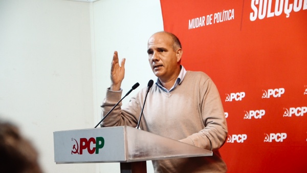 Sessão «Pelo direito à Habitação – testemunhos da realidade na região do Porto»