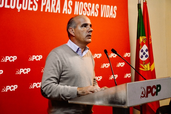 Sessão «Pelo direito à Habitação – testemunhos da realidade na região do Porto»